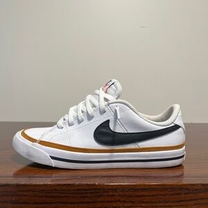Nike Court Legacy
